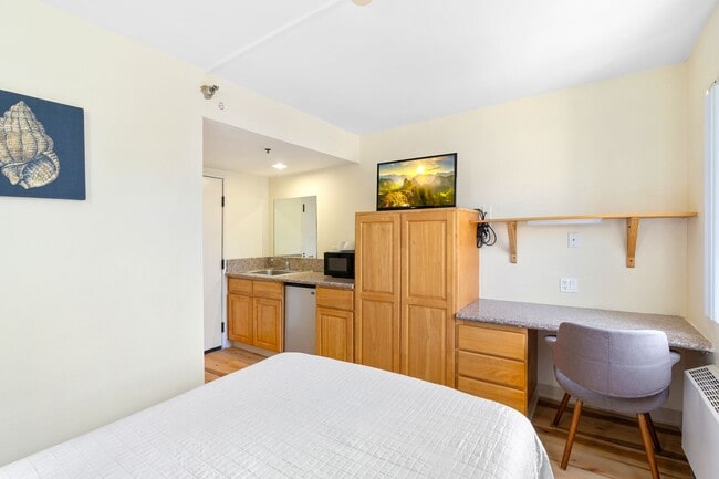 Building Photo - Vantaggio Suites Hillcrest