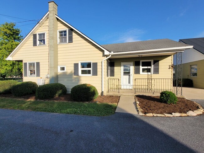 Building Photo - 331 Newport Rd