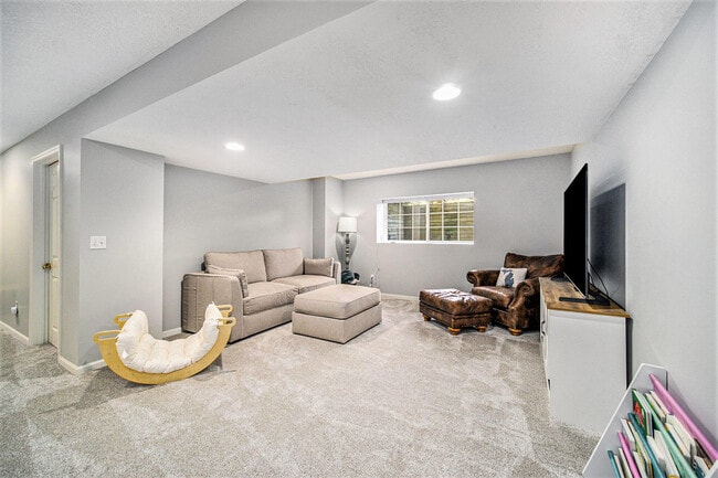Building Photo - 150 Burwyck Park Dr