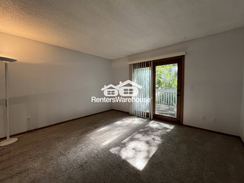 Building Photo - 13100 Vernon Ave
