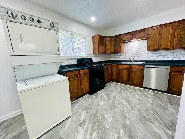 Building Photo - 908 S Crutcher Ave