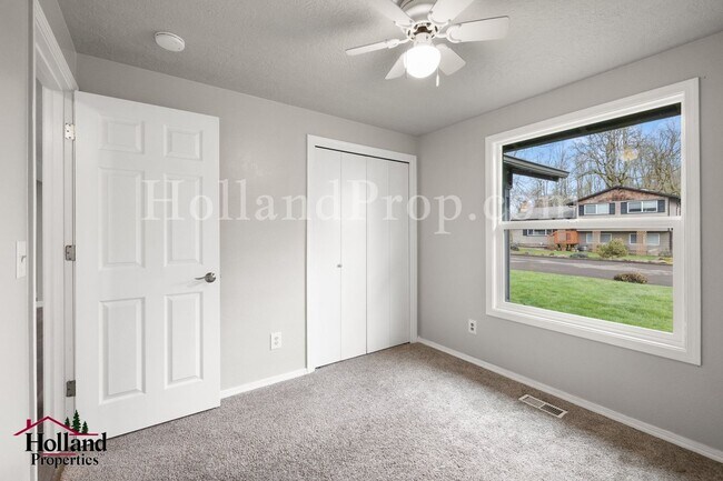 Building Photo - Fully Renovated 4-Bedroom Home with Shop, RV Parking & Expansive Yard – Oregon City