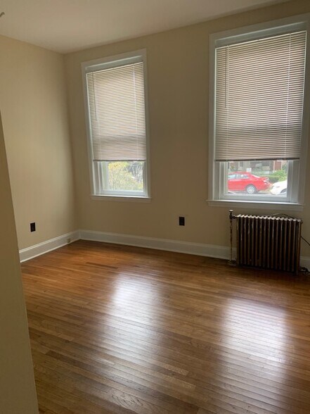 Front Bedroom - 314 W Miner St