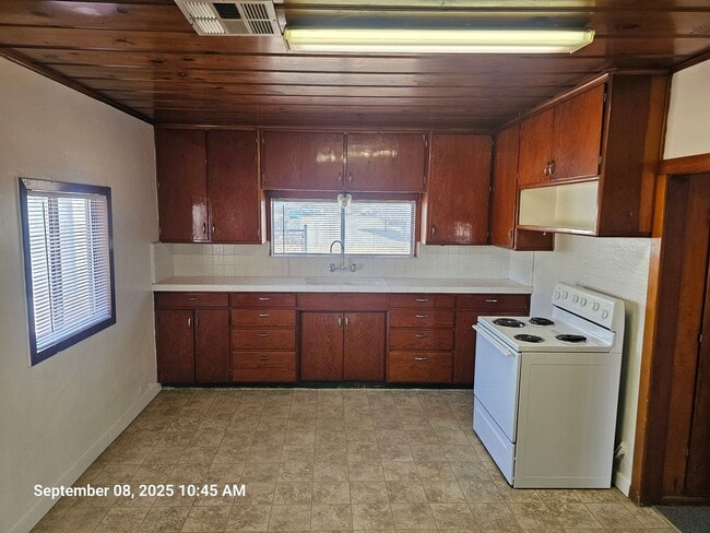 Building Photo - Apply Now!