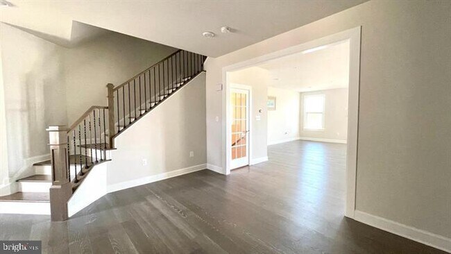 Building Photo - 325 Piper Ln