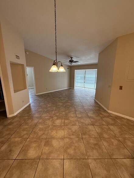 Building Photo - 6019 Scotchwood Gln