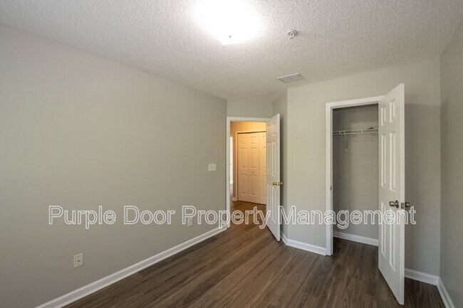 Building Photo - 1214 Charleston Ct