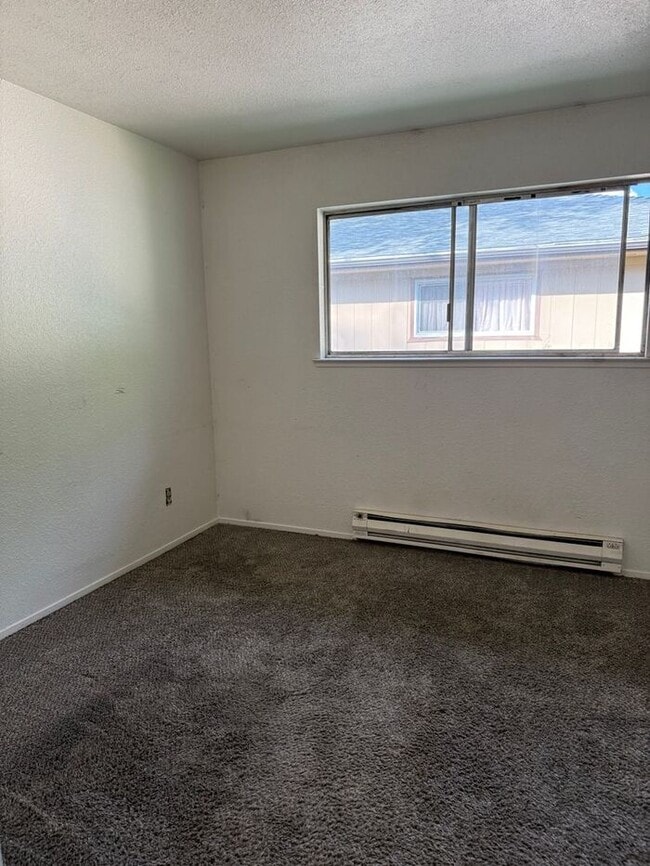 Building Photo - 2-Bedroom Townhouse Near Shopping, Dining & Freeway Access