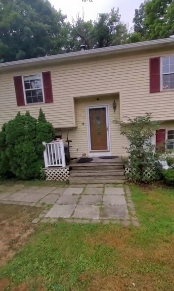 Building Photo - 257 Lake Rd