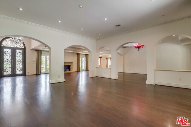 Building Photo - 114 S Layton Dr