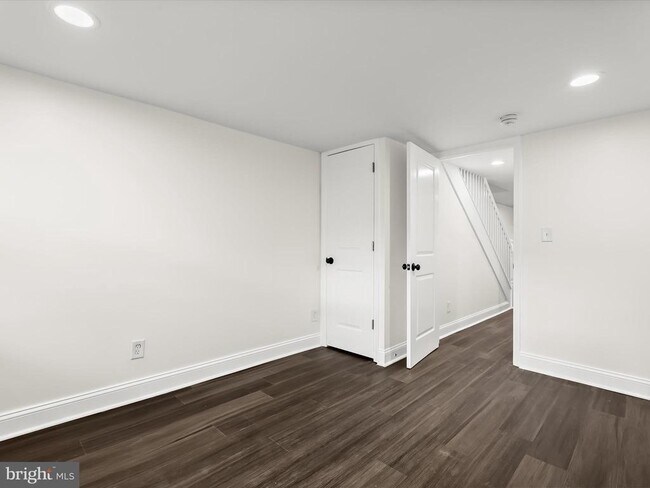 Building Photo - 404 N Robinson St