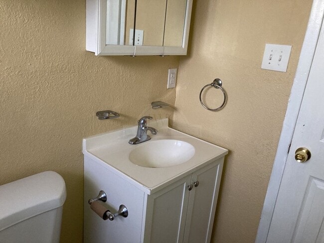 Building Photo - 303 Ridge St