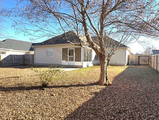 Building Photo - Absolutely Adorable Home Near Lake Joy Elementary