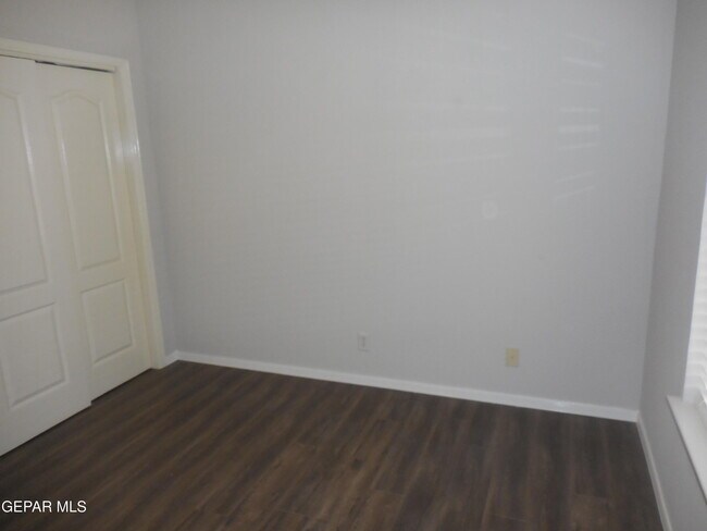 Building Photo - 356 Jardin Bello Ave
