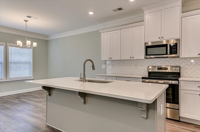 Building Photo - 705 Navan Ln