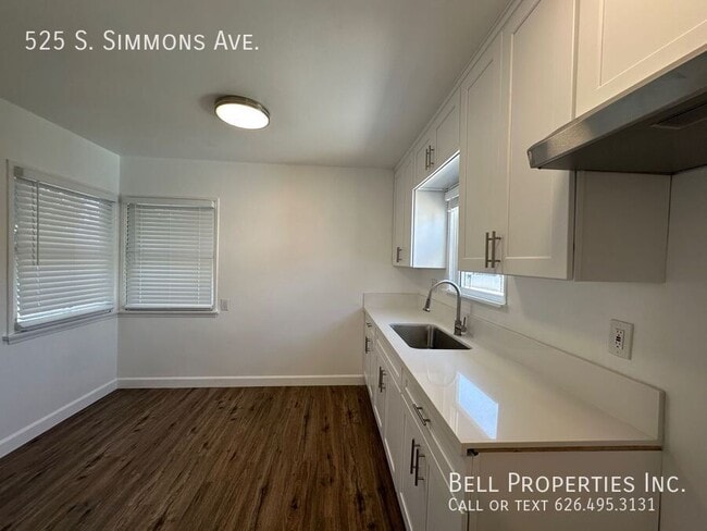 Building Photo - 525 Simmons Ave