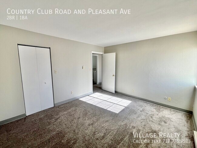 Building Photo - 605 Country Club Rd