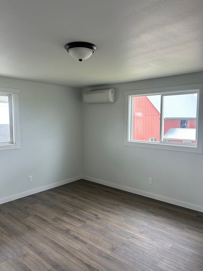 Building Photo - Fully Remodeled Five Bedroom House for Rent!
