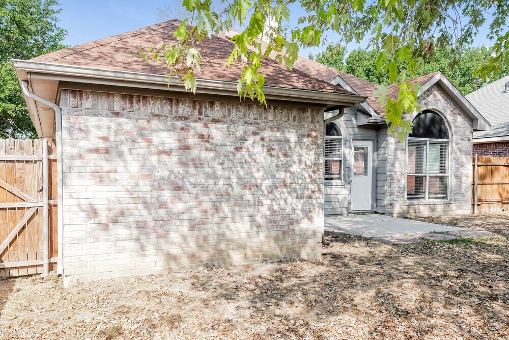 Building Photo - 7608 Honeybee Ln