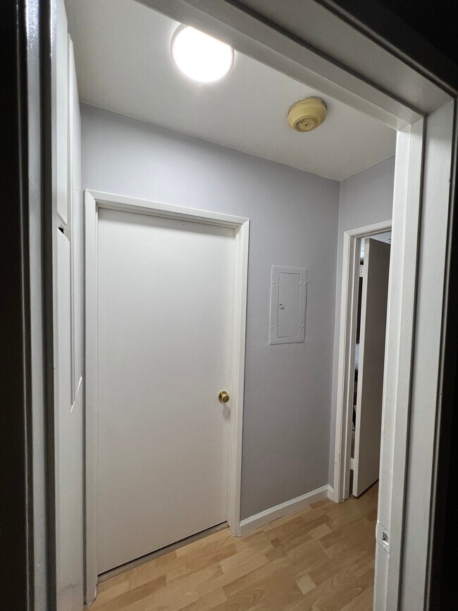 Bedroom hallway - 3010 Montrose Ave