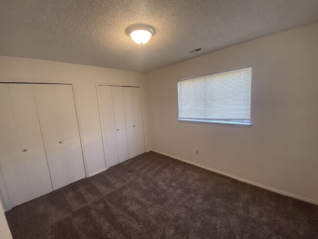 Building Photo - Available Immeditely!