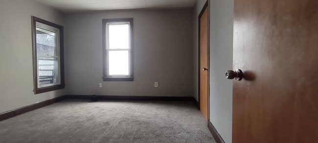 Building Photo - 549 N Front St