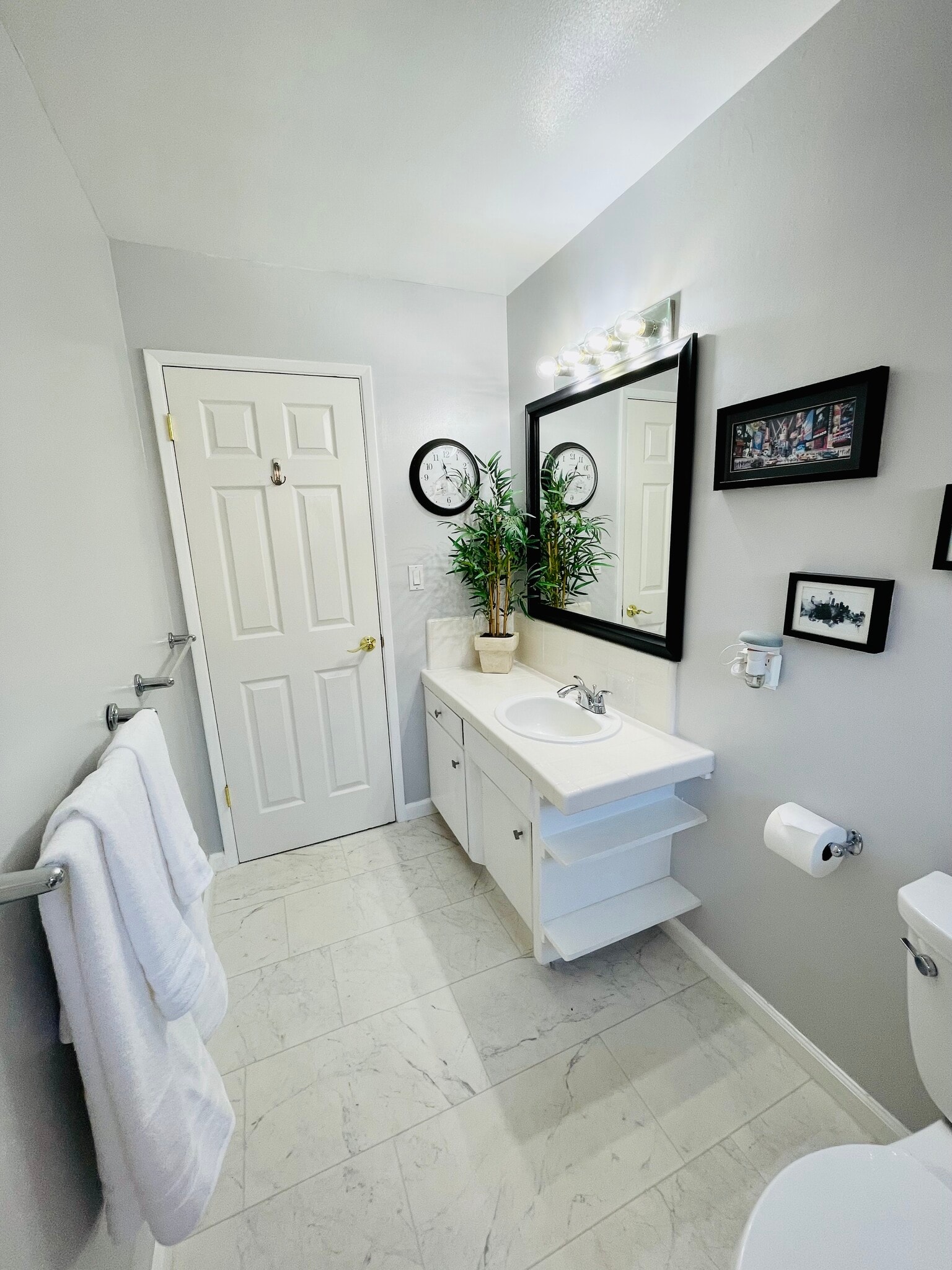 Full Bath - 141 Kittoe Dr