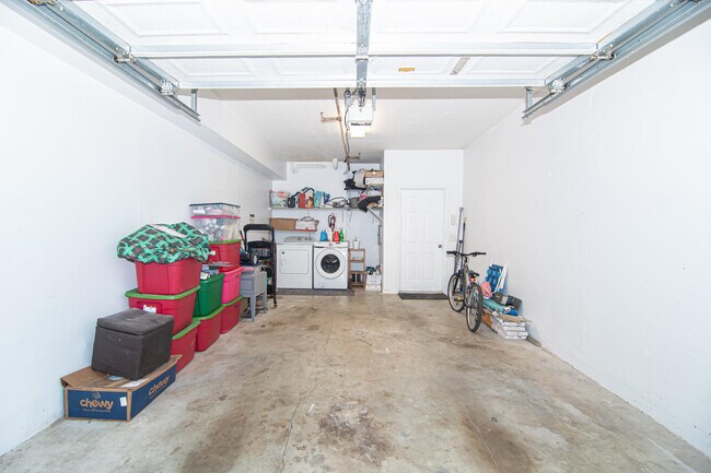 Building Photo - 350 Crestwood Cir