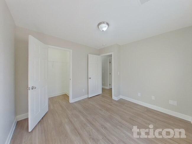 Building Photo - 124 Bathurst Ln