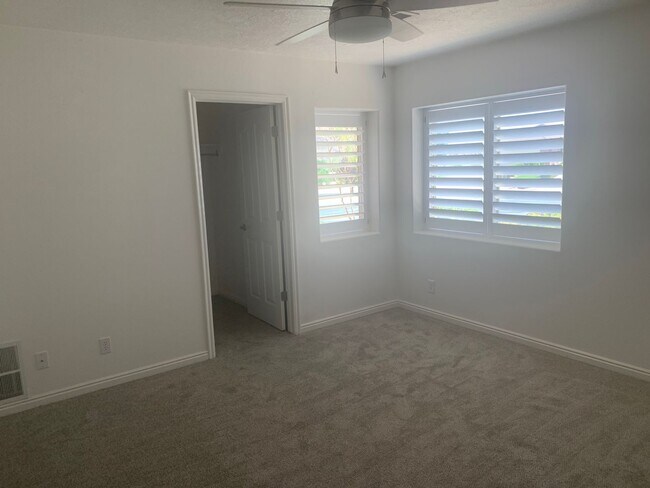 Building Photo - Wonderful 3 Bed 2 Bath Single Story on Sou...