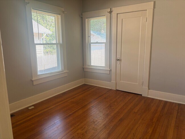 Building Photo - Beautiful 3 bedroom home