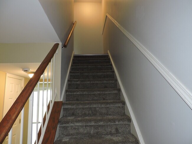 Building Photo - 1334 Gloucester Cir