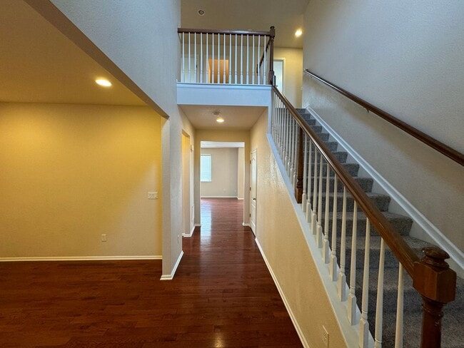 Building Photo - Well maintained Home with 4 bedrooms 3 baths in Erie