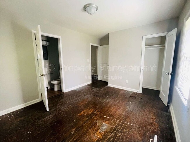 Building Photo - 3210 Delowe Dr