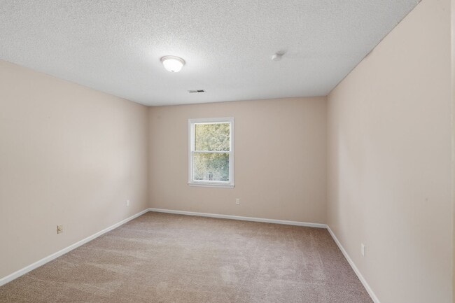 Building Photo - Spacious 4BR with Beautiful Backyard Retreat!