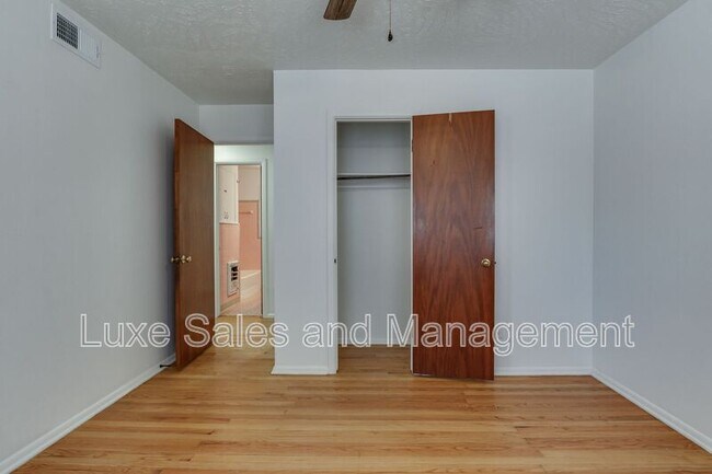 Building Photo - 3516 Mt Pleasant Dr