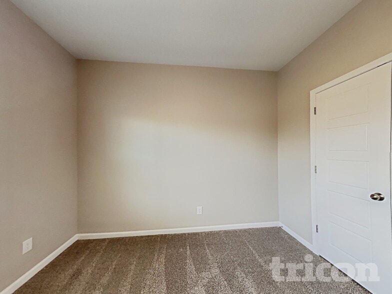 Building Photo - 815 Ellyson Dr