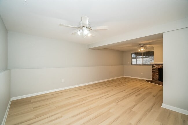 Building Photo - 335 Parma Dr