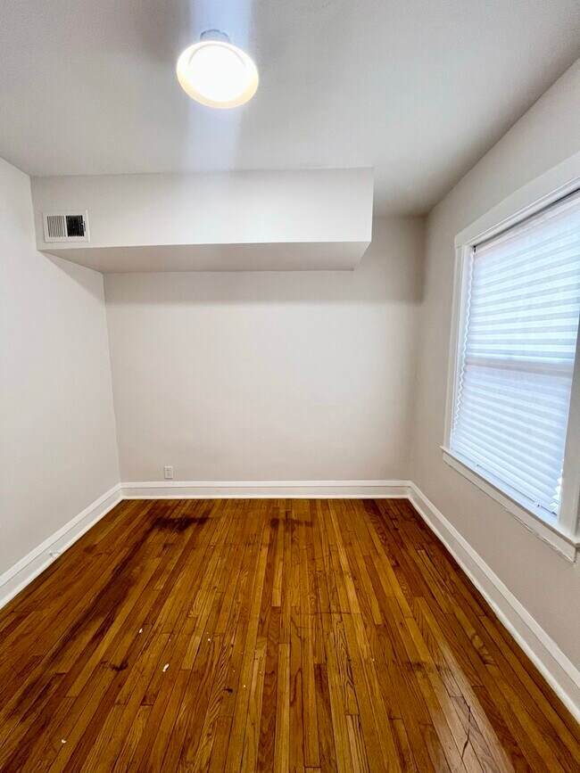 Building Photo - 1333 N Lorel Ave