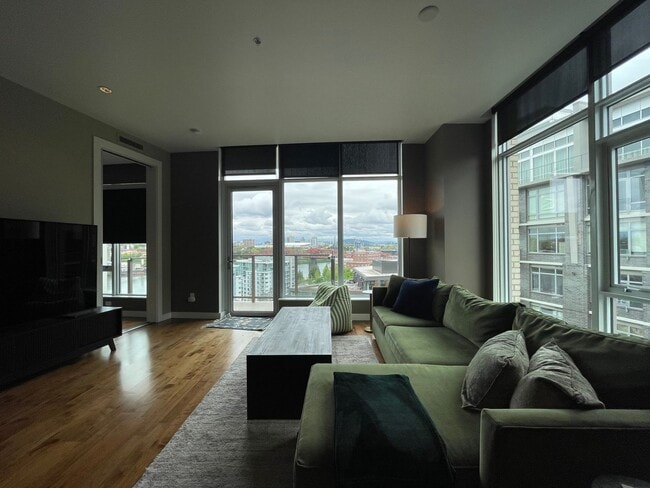 Building Photo - Incredible 1Bd/1Ba Fully Furnished Condo in the Pearl!!!! Corner Unit with Spectacular Views & Ga...