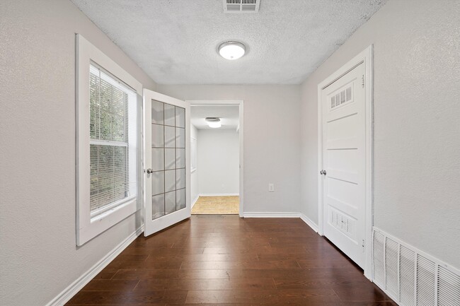 Building Photo - 513 N 34th St