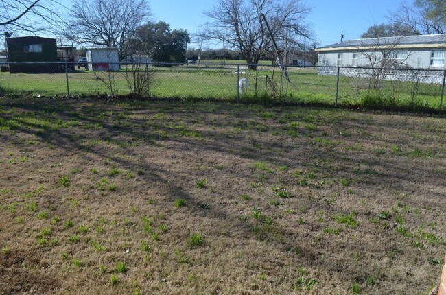 Building Photo - 400 Elbert Ln