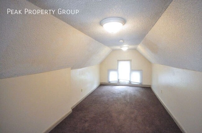 Building Photo - 233 E Northwood Ave