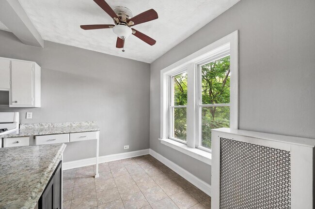 Building Photo - 3725 W Cornelia Ave