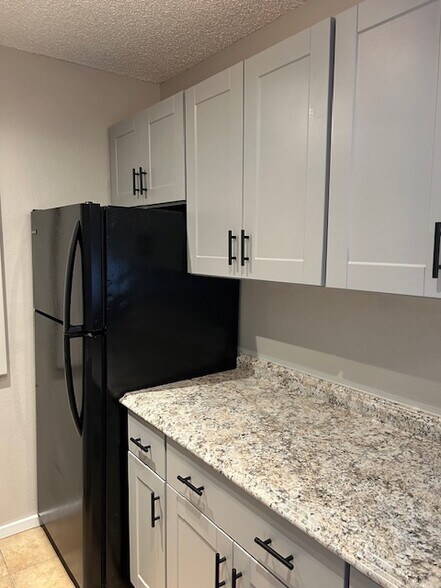 Building Photo - 5770 E Warren Ave