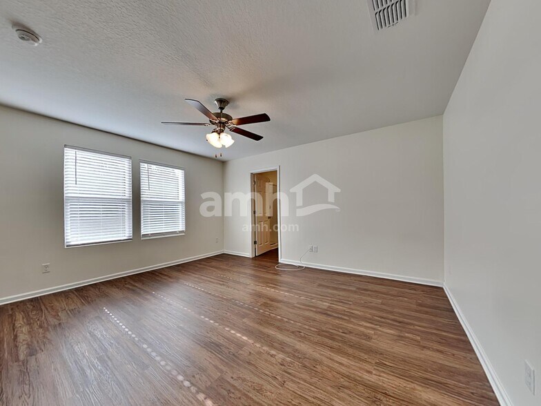 Building Photo - 120 E Jayce Way