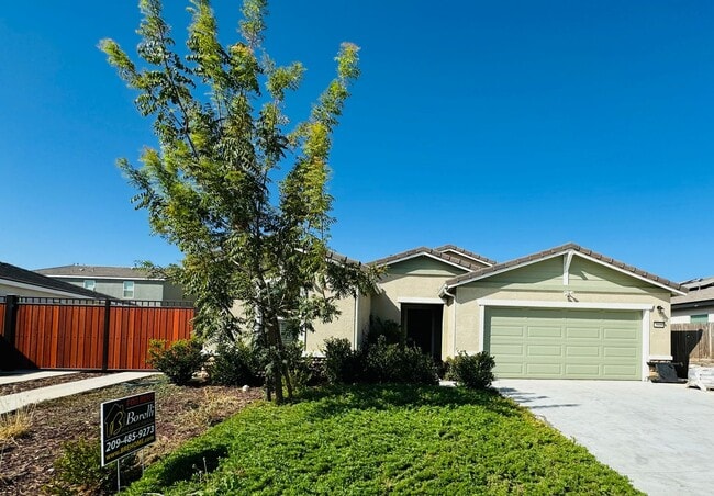 Primary Photo - Beautiful 4 Bedroom 2 Bath Home with SOLAR...