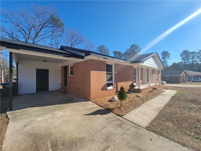 Building Photo - 215 Haverhill Dr