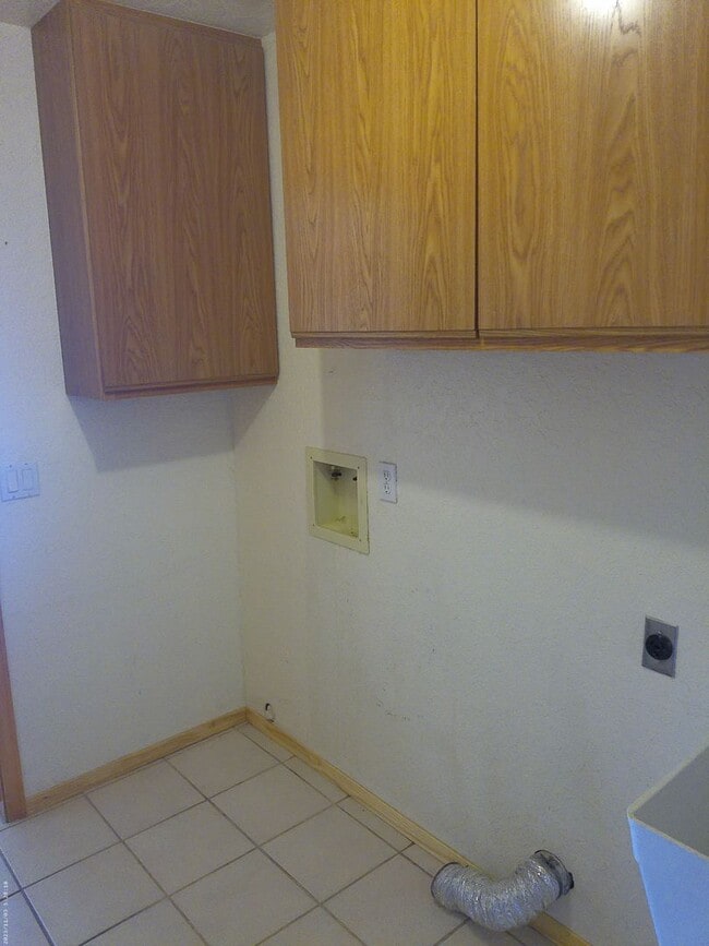Building Photo - 1771 Miramar Dr