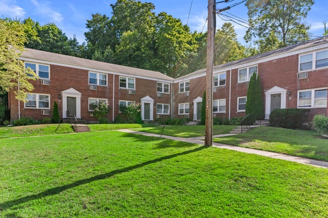 Building Photo - 28 Hamilton Ct